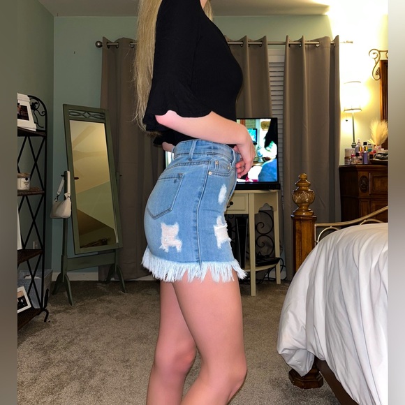 Tractr Frayed Blue Jean Wash Denim Mini Skirt with Rips Size Medium - Picture 12 of 13